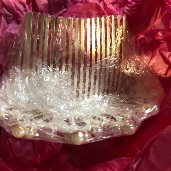 Decorative Hair Crown Rhinestones & Pearls - Picture 2 of 4